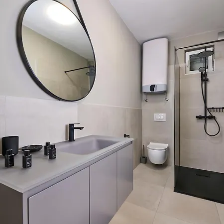 In Mit Eigenem Parkplatz Apartment Zambratija (Istria)
