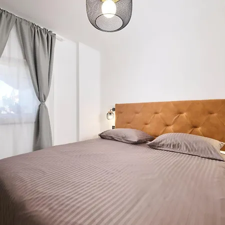 In Mit Eigenem Parkplatz Apartment Zambratija (Istria)